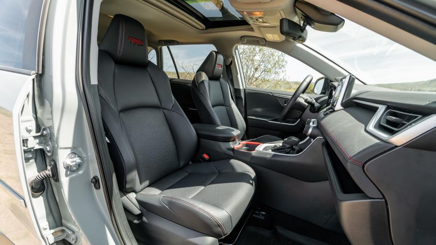 Интерьер Toyota RAV4 TRD Off Road 2019 года  (NA) (фото 35 из 40)